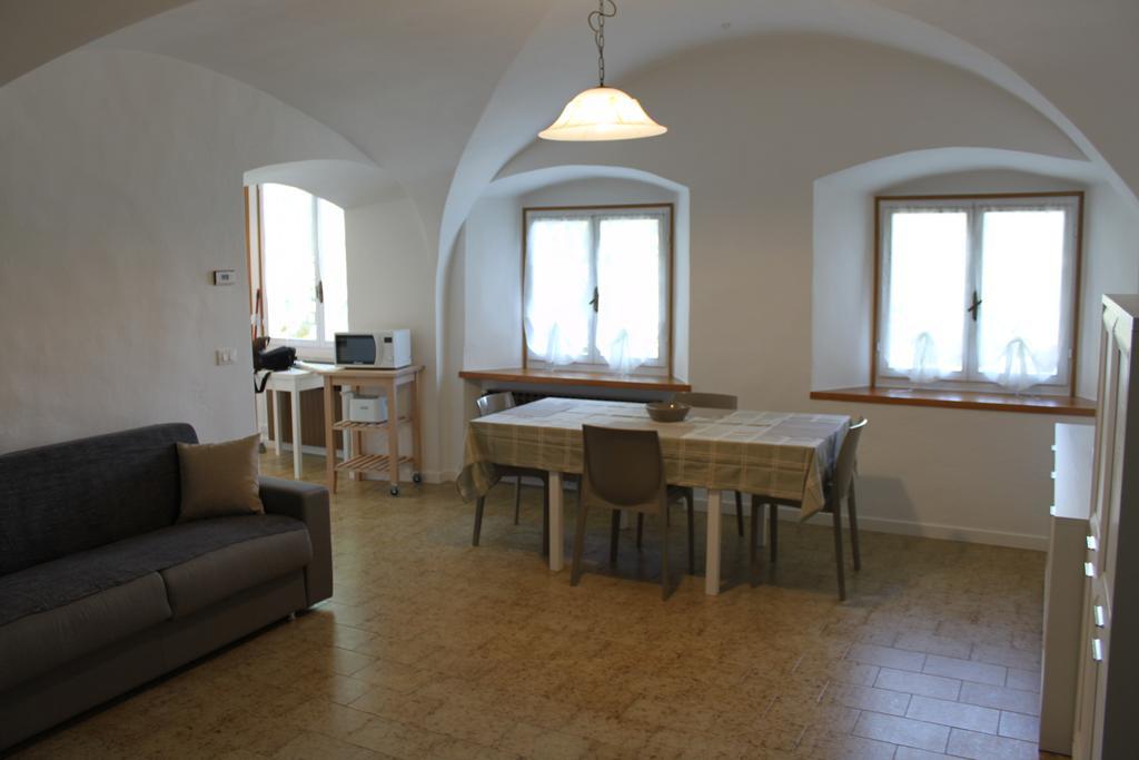 Studio Zu - Lakeside Apartment Riva di Solto Eksteriør billede